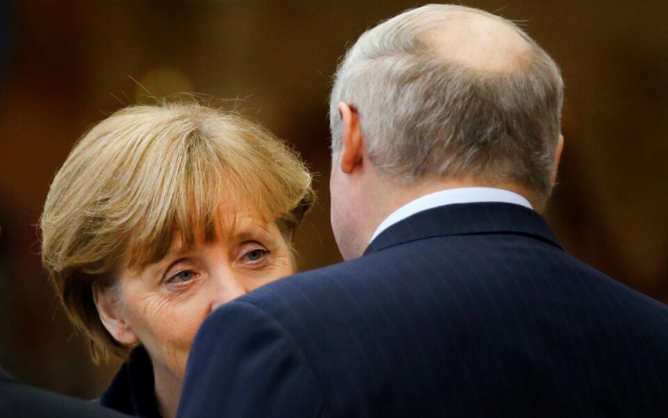 Bjellorusia: Lukashenko dhe Merkel dakord për fillimin e bisedimeve për emigrantët