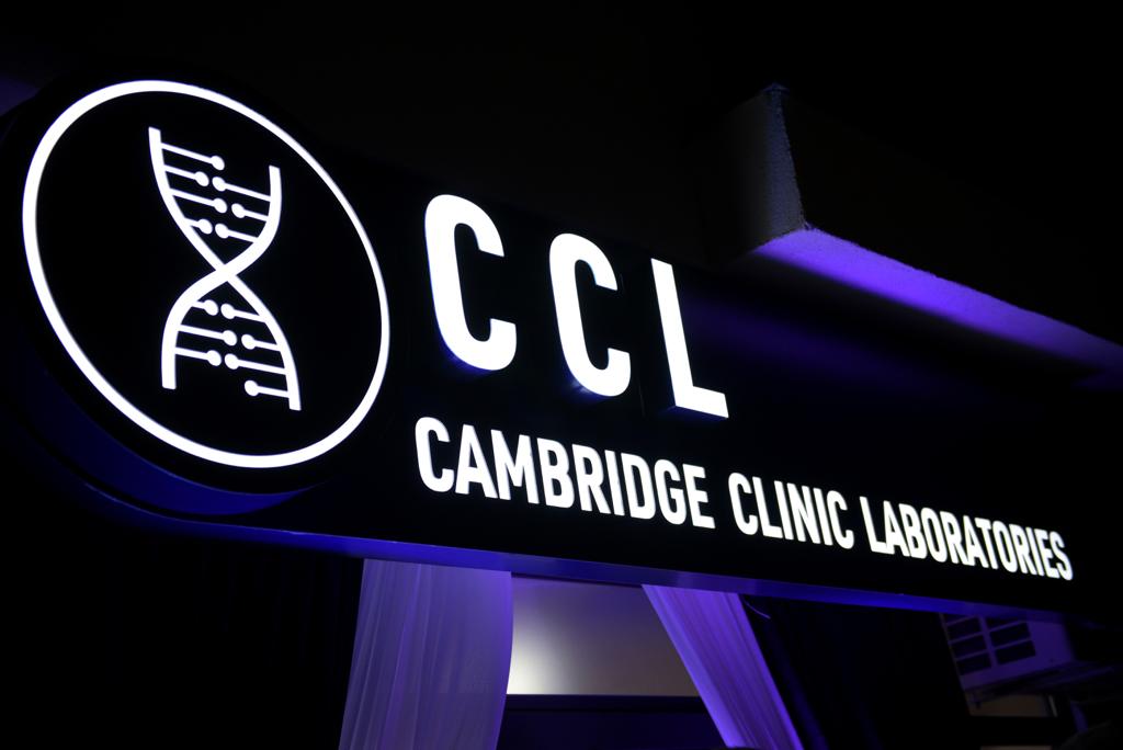 Jo thjesht analiza, Cambridge Clinical Laboratories (CCL) sjell në Shqipëri standardin më të lartë britanik: Fokusi te testet gjenetike, për parashikimin e sëmundjeve