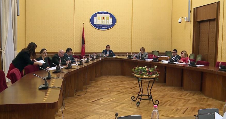 Begin the meeting on Constitutional changes