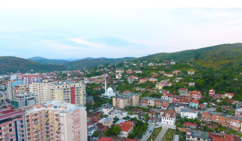 The mosque in Lushnje is attacked