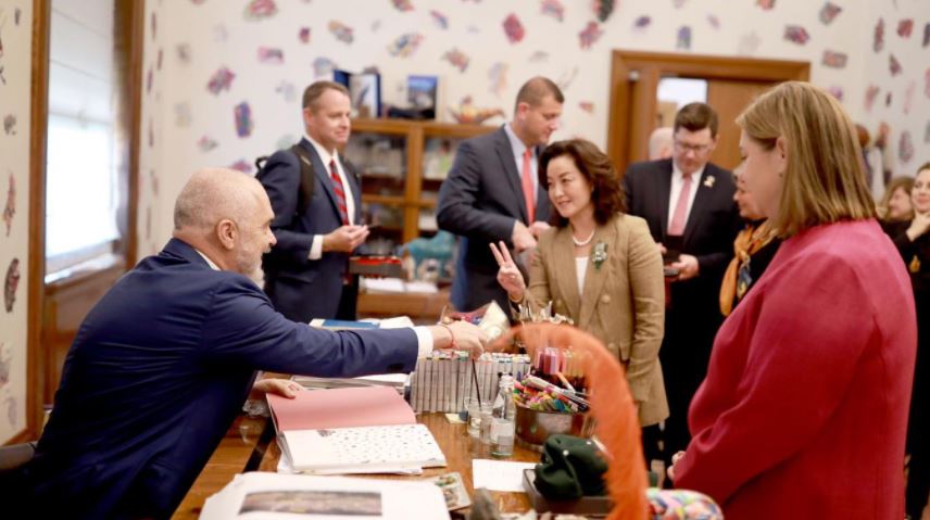 Rama hosts US senators and congressmen