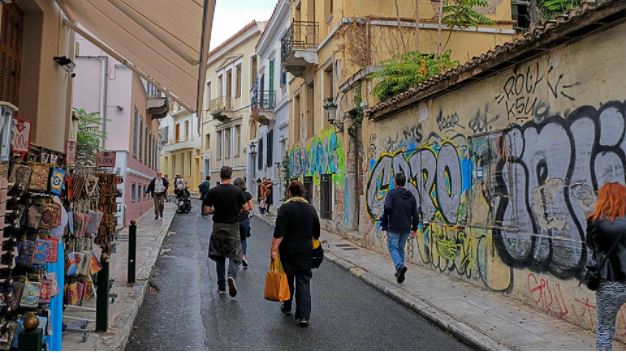 Rekord pas rekordi në Greqi, numër i lartë rastesh të reja me COVID, shënohen 52 viktima