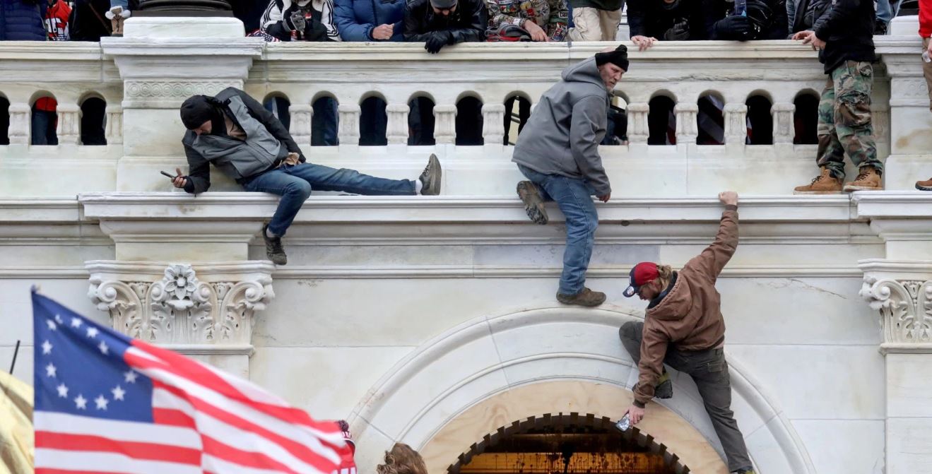 Refuzohet kërkesa e Trump për të bllokuar dokumentet për 6 janarin