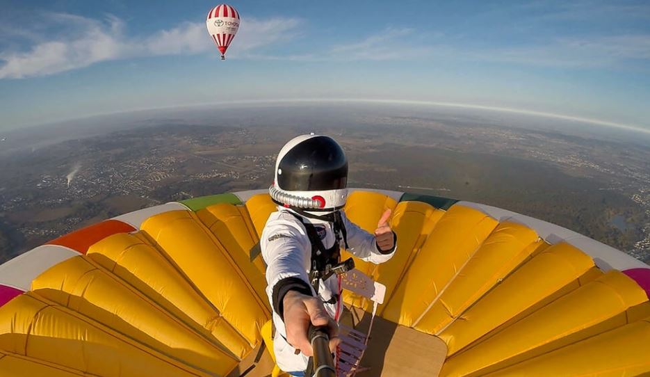 Thyhet rekordi, francezi qëndron majë balonës me ajër në mbi 4 mijë metra lartësi