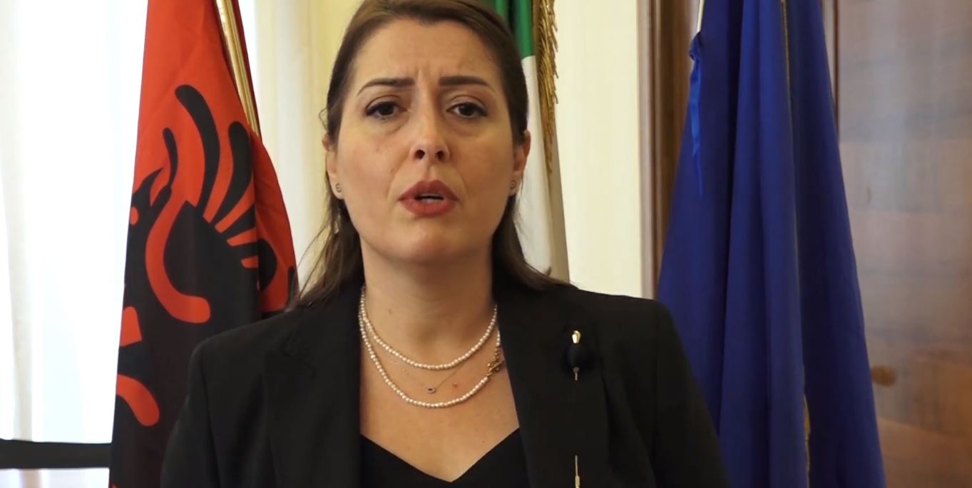 Manastirliu kërkesë ministrit italian: Rishikoni kufizimet e udhëtimeve për shqiptarët