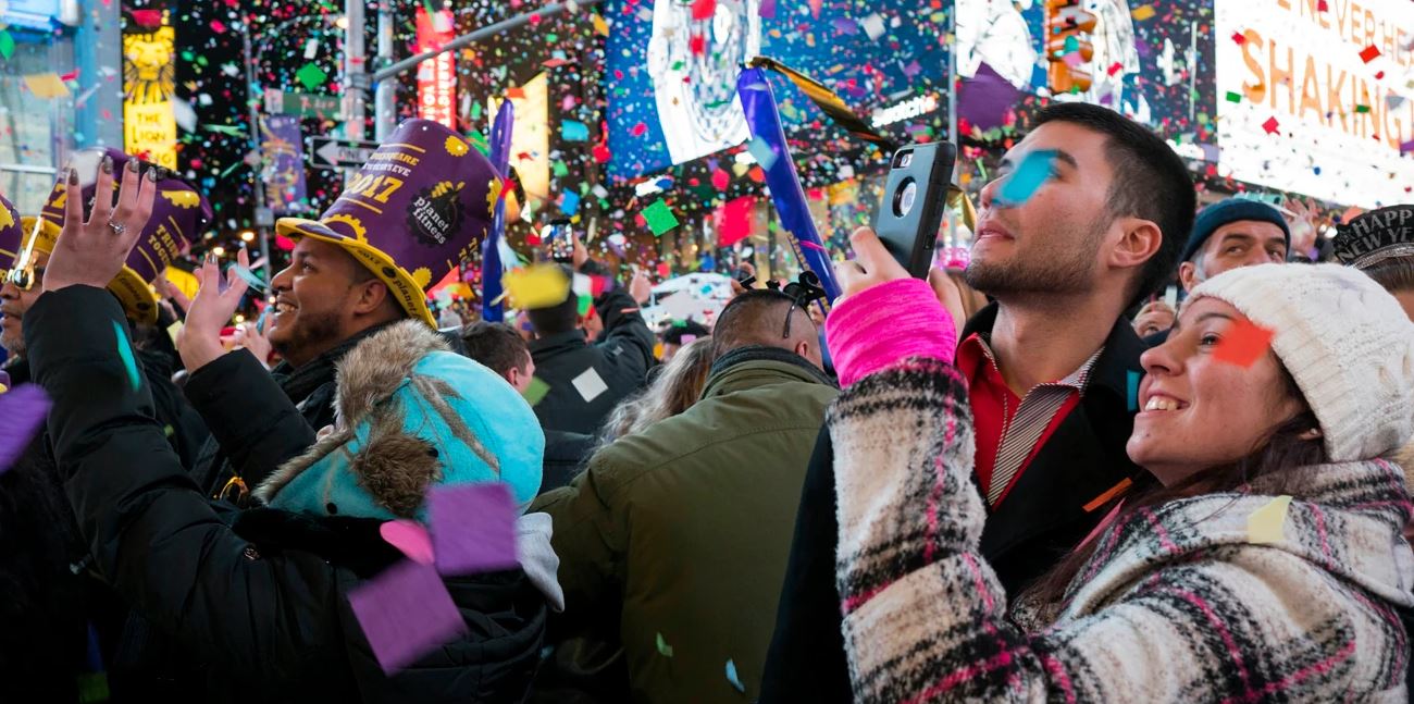 Rihapet për të vaksinuarit sheshi i famshëm i Nju Jorkut, Times Square