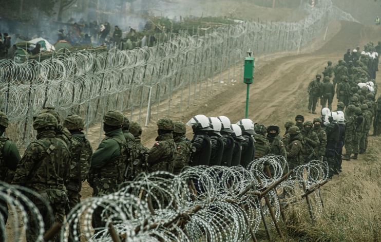 Polonia: Kriza në kufi me Bjellorusinë mund të zgjasë me muaj, madje edhe vite