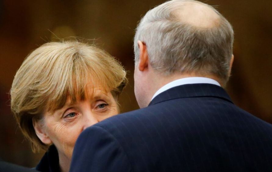 Kriza e emigrantëve, Merkel dhe Lukashenko pritet të fillojnë negociatat