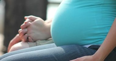 Studimi: Gratë shtatzëna me Covid, më të rrezikuara për të bërë lindje të vdekura