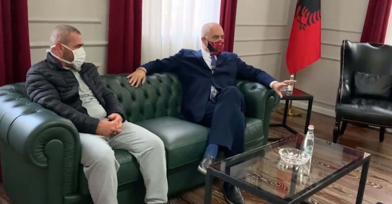 Rama takon fermerët: Grumbulluesit hedhin gurin e fshehin dorën, shpërndarja e fondit jo “tek e tek”