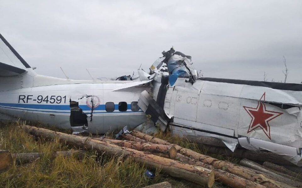 Përplaset aeroplani në Rusi, asnjë i mbijetuar