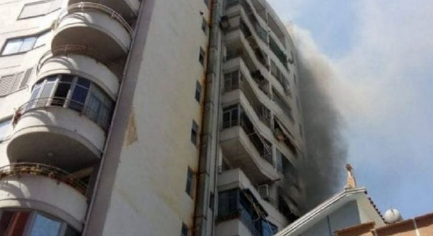 The apartment on the 11th floor in Tirana is engulfed in flames, two people injured