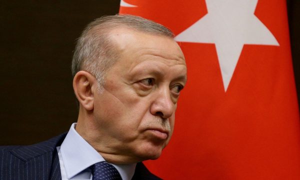 Erdogan me “dorë të hekurt”, shkarkon nga detyra 9 konsuj deri që e kritikuan