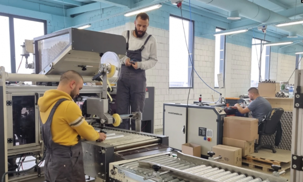 Punëtorët e fabrikës në Graçanicë që flasin shqip e serbisht