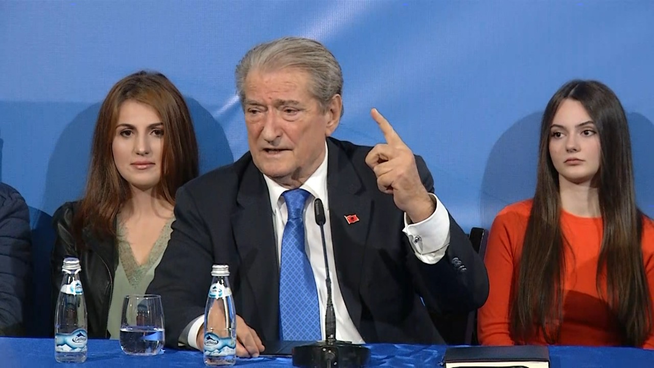 Berisha: Me SHBA-në jemi miq, por demokratët nuk blihen me viza si indianët me pasqyra