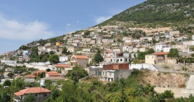 Falsifikoi pronën në Dhërmi dhe më pas e shiti, arrestohet topografi i bashkisë së Himarës