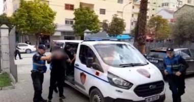 Përplasi të moshuarin dhe u largua, arrestohet shoferi i furgonit në Gjirokastër