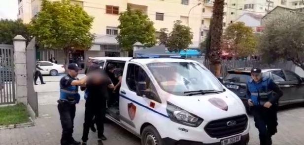 Armë zjarri dhe municion luftarak, finalizohet operacioni në Elbasan, dy të arrestuar