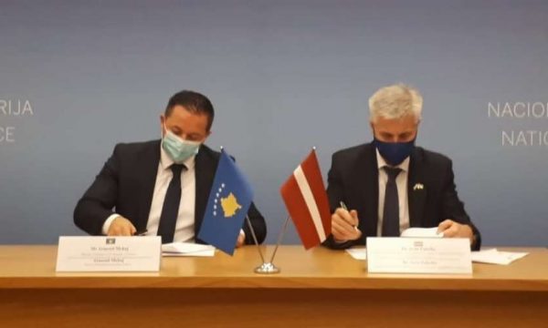 Kosova e Letonia nënshkruajnë marrëveshje ushtarake