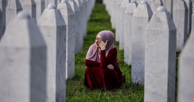 Genocidi i Srebrenicës/ Përkujtohet 29 vjetori i genocidit serb ndaj myslimanëve të Bosnjes