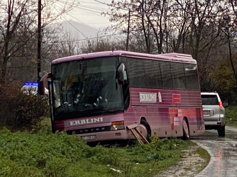 Gllogjani një ditë pas sulmit me 3 të vdekur, autobusi ende në vendngjarje