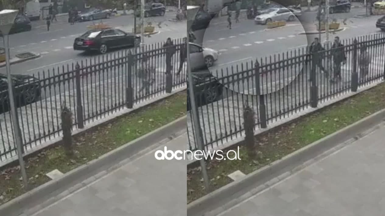 Video e frikshme e aksidentit në Tiranë, vajza po kalonte rrugën, makina e hedh në ajër