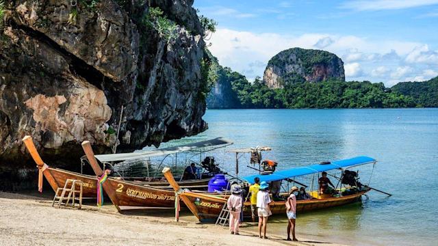 Tajlanda mirëpret turistët e vaksinuar pas 18 muajsh