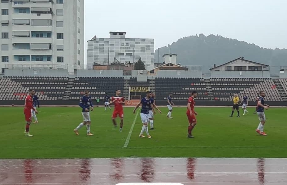 VIDEO/ Ibrahimi shënon gol spektakolar, Dinamo kalon në avantazh ndaj Kastriotit