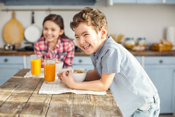 3 lëndë ushqyese që nuk duhet të mungojnë në dietën e fëmijës