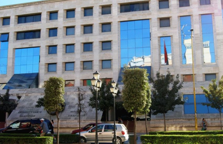 “Të ndëshkojmë zyrtarët”, ministria e Drejtësisë: Aplikoni për koordinator për Drejtorinë Antikorrupsion