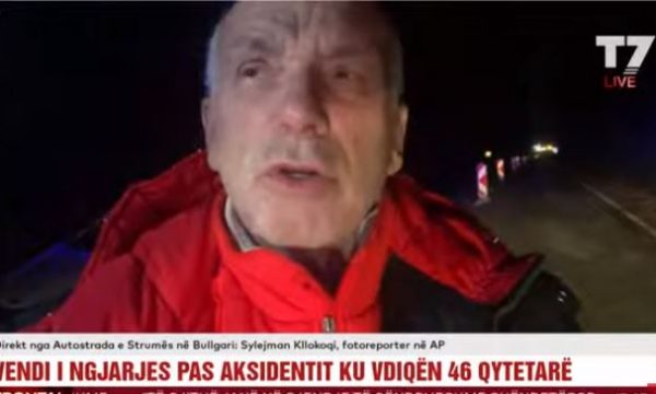 “Autobusi ende në rrugë, ekipet e shpëtimit punojnë rreth tij”, fotoreporteri jep detaje për aksidentin tragjik