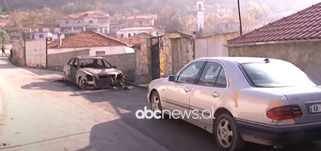 Dyshohet për zjarrvënie të qëllimshme, shkrumbohet automjeti në Korçë