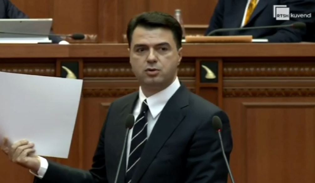 “Shqipëria midis 2 staneve”, Basha i bie foltores me grusht: Tom Doshi në krye të Shkodrës