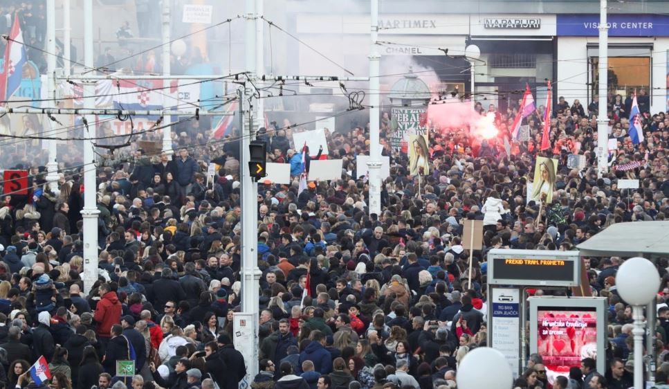 Evropa përfshihet nga protestat kundër izolimit