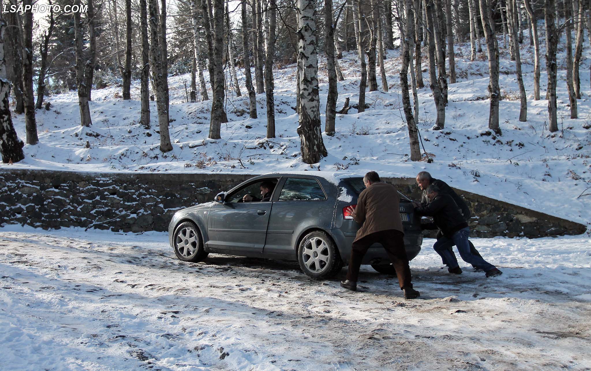 Kosovë, prej sot pajisjet dimërore për automjete me detyrim