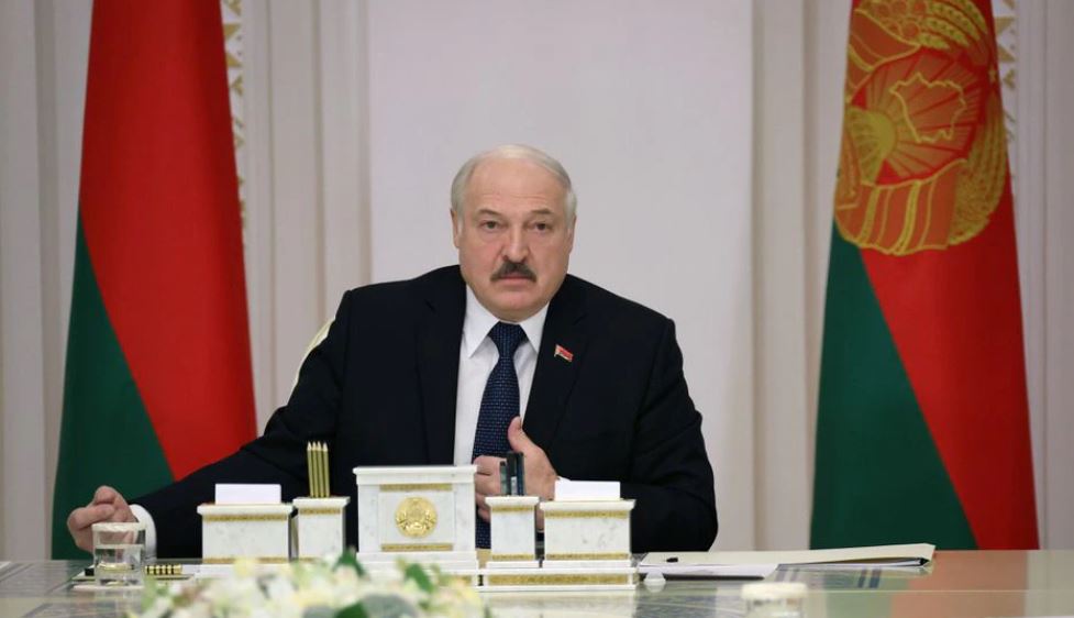 Kriza me emigrantët, Lukashenko: Nuk po vinë te unë, mund t’i kemi ndihmuar të kalojnë në BE