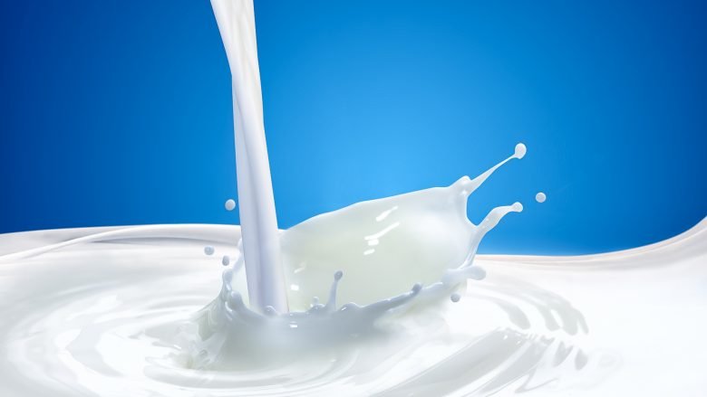 Tërhiqet qeveria, fabrikat nuk taksohen për qumështin pluhur