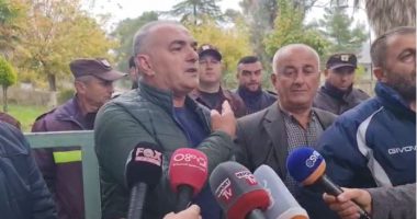 Naftëtarët e Ballshit sërish në protestë: Uzinën do e shesin për skrap
