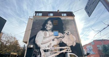 Vendosi reklamën mbi muralin e Nexhmije Pagarushës, gjobitet biznesi në Prishtinë