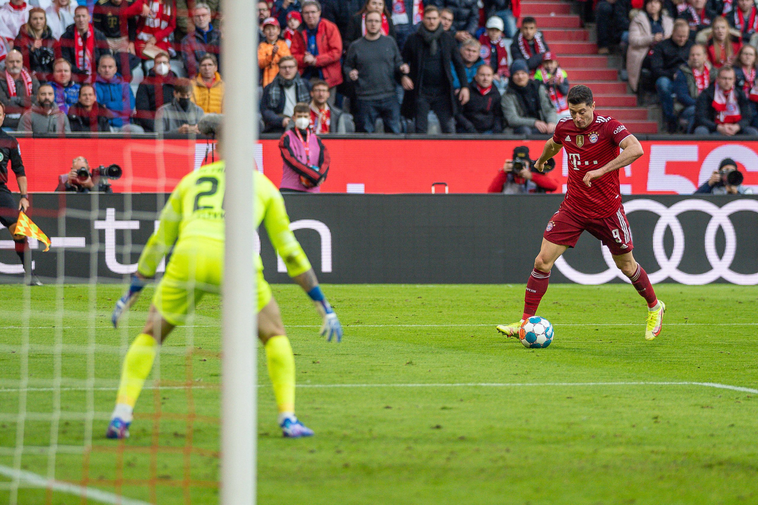 VIDEO/ Bayerni kalon jo pa vështirësi Freiburg-un, kryeson i vetëm Bundesligën