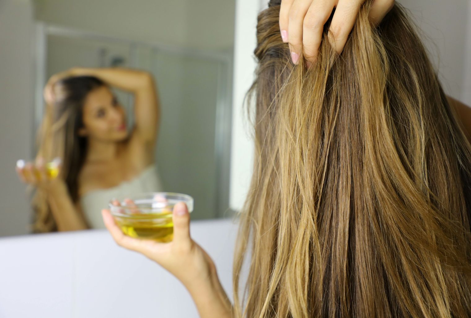 A është vërtet kaq i mirë vaji i ullirit për flokët? Përgjigjet eksperti