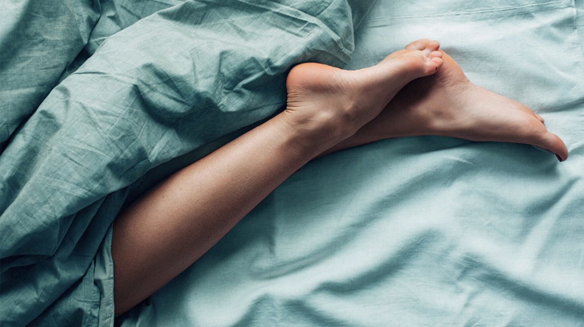 Këto janë pozicionet më të mira të gjumit për të shmangur dhimbjet