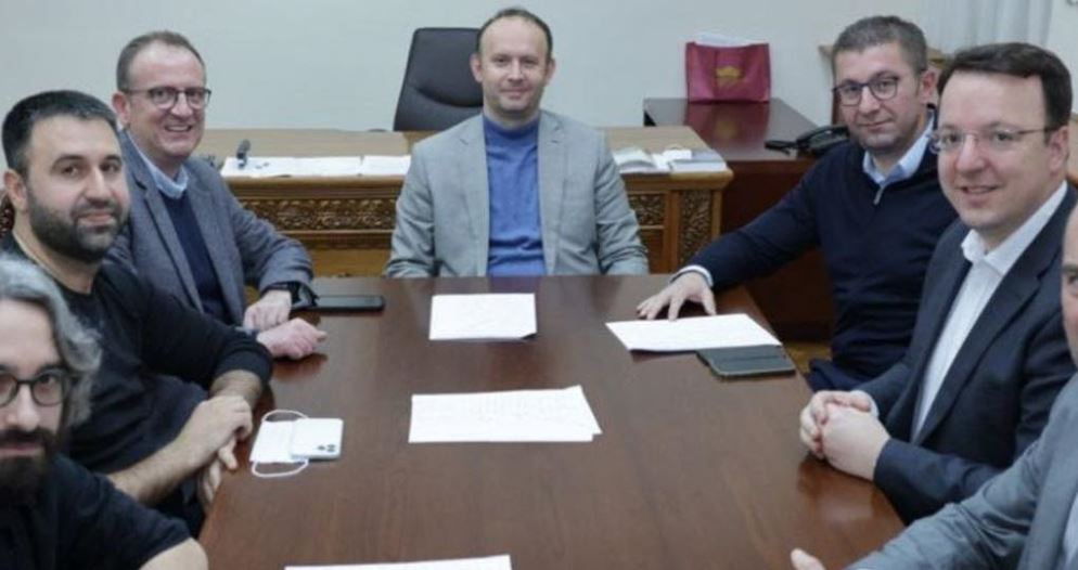 Kasami, Gashi dhe Sela bëjnë koalicion me Mickovskin dhe Apasiev-in