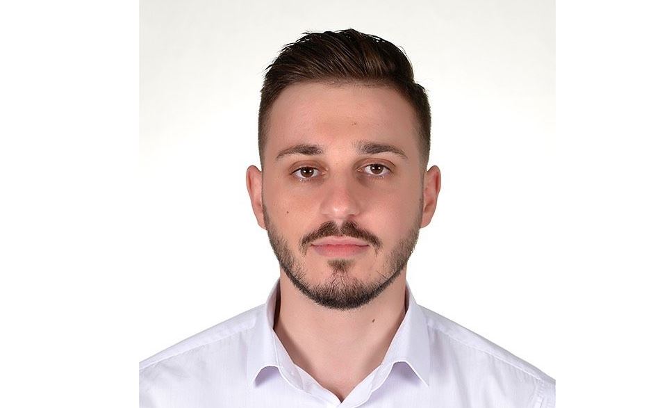 Njihuni me të riun që u zgjodh si Ambasadori Europian i të Rinjve