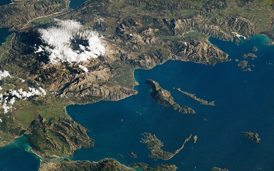 NASA: Publikoi një foto hapësinore të Greqisë Perëndimore