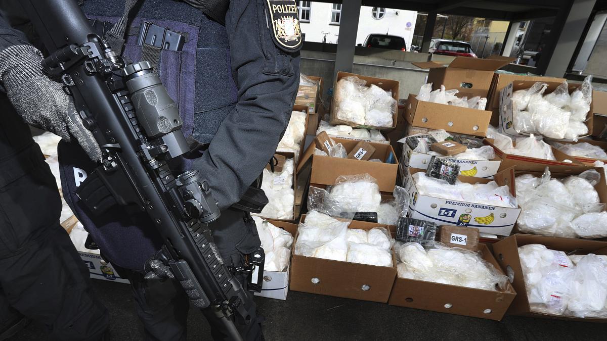 E fshehur në ngarkesat me banane, sekuestrohet 1.6 ton kokainë në portin e Roterdamit