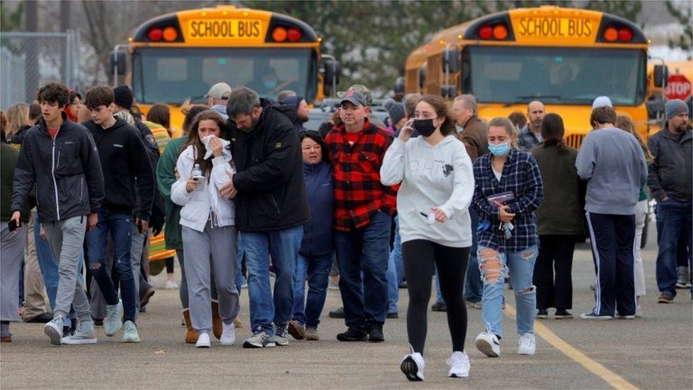 Sulmi me armë zjarri në një shkollë në Miçigan, shkon në katër numri i viktimave