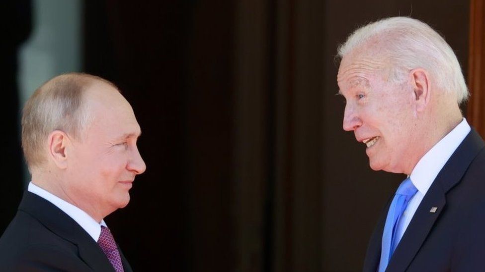 Biden dhe Putin do të zhvillojnë bisedime telefonike ndërsa tensionet në Ukrainë rriten