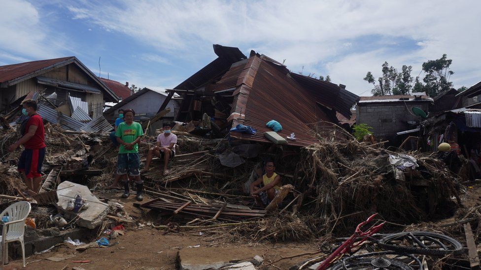 Burri bën gjestin e veçantë, mbledh 5 mijë paund për të prekurit nga tajfuni në Filipine