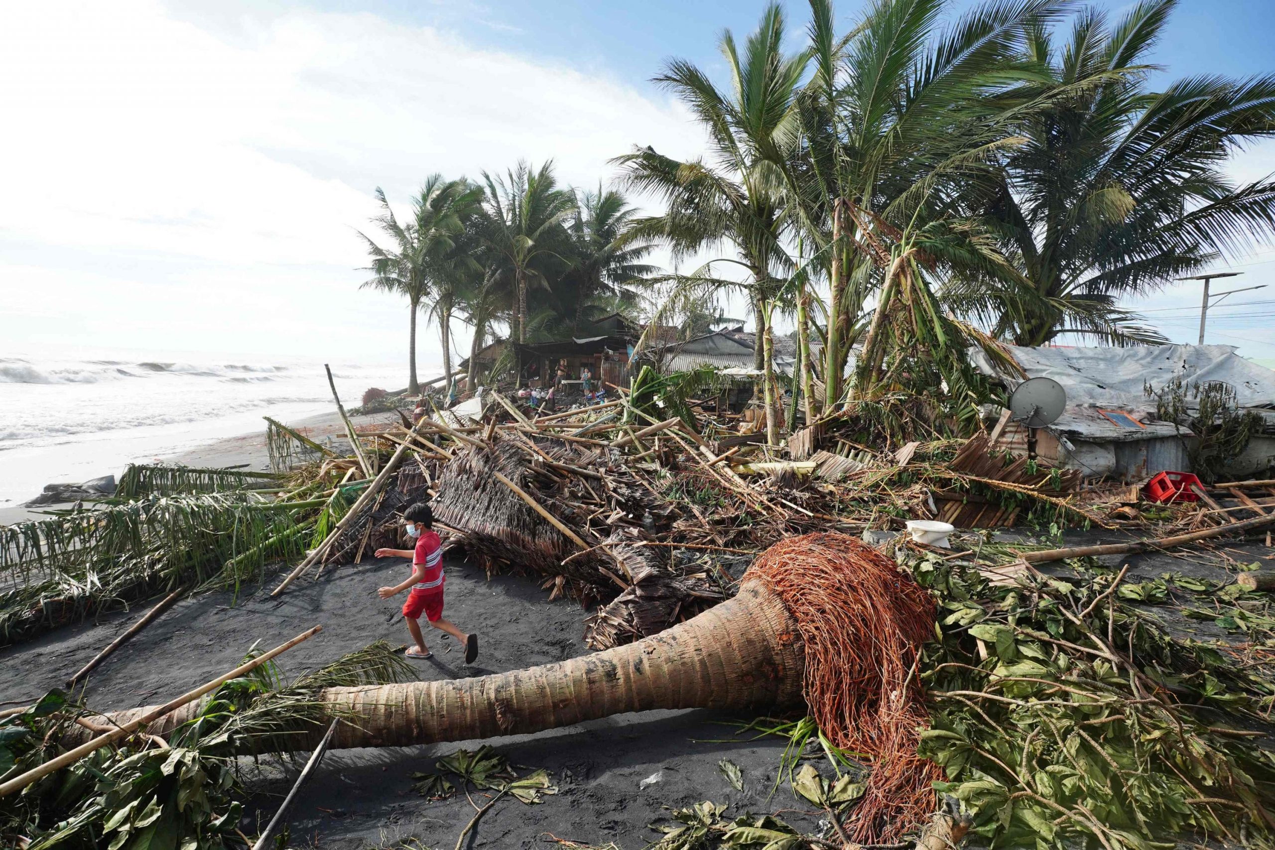 Shkon në 33 numri i viktimave nga uragani në Filipine